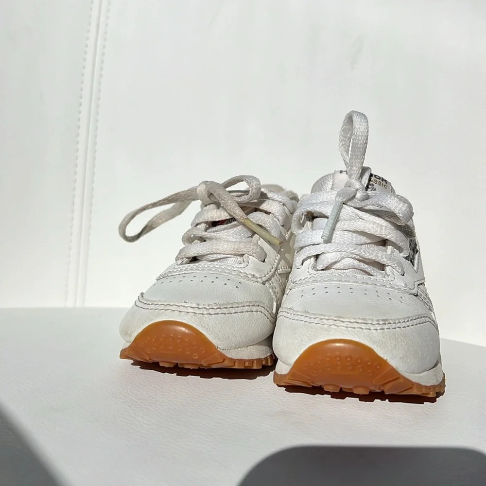 Reebok Classic Leather White Kid’s Shoe - Picture 2 of 6